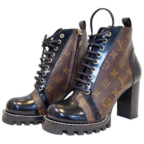 Discover Louis Vuitton Star Trail Ankle Boot The iconic Star Trail ranger boot is revisited this season in supple calf leather, which is partially debossed with the Monogram pattern. . Louis vuitton star trail ankle boot
